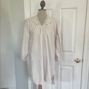 Vintage Moonlight Bay Cream Nightgown Lace Trim embroidered bows women’s size S